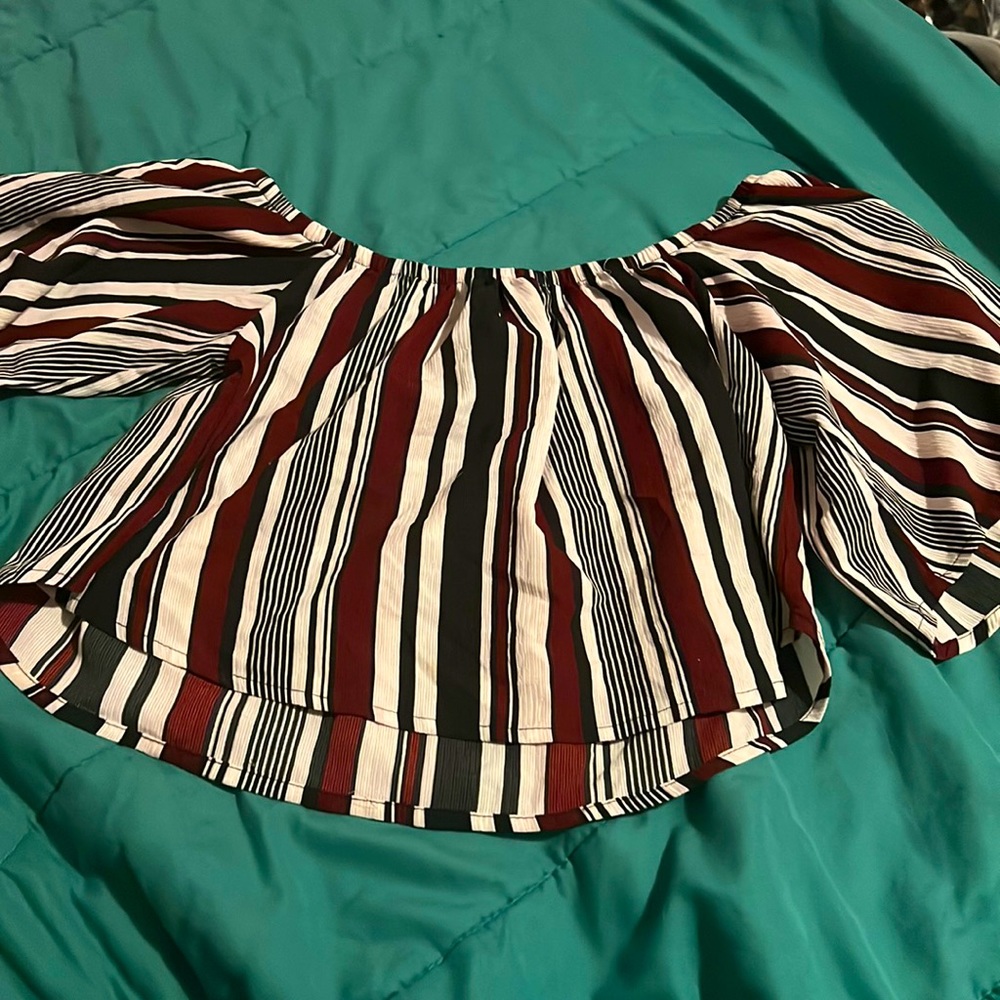 Flowy Fashion nova off the shoulder top